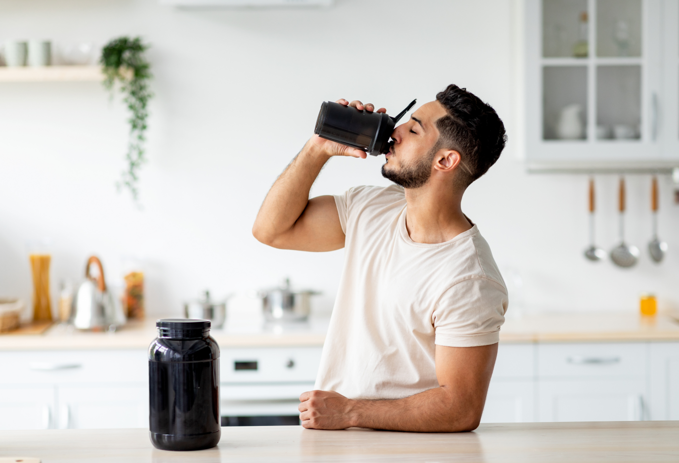 proteínový prášok pomôže počas redukčnej diéty udržať pocit sýtosti a ochráni svaly pred rozkladom