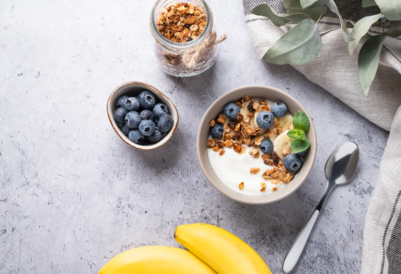 What to Eat and Take Before a Workout: Food vs. Supplements
